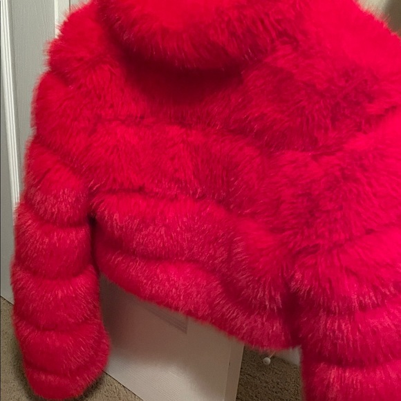 Red Faux Fur women’s cropped Jacket - Picture 5 of 6